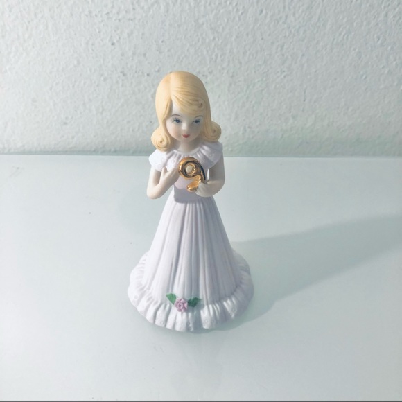 GROWING UP BIRTHDAY GIRL AGE 9 - Picture 3 of 6